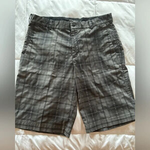 Nike Dri-Fit Men’s Golf Shorts Size 34 plaid